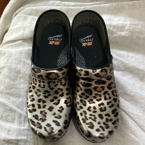 Dansko XP 2.0, size 40 (US size 9.5-10), leopard patent. Never worn.